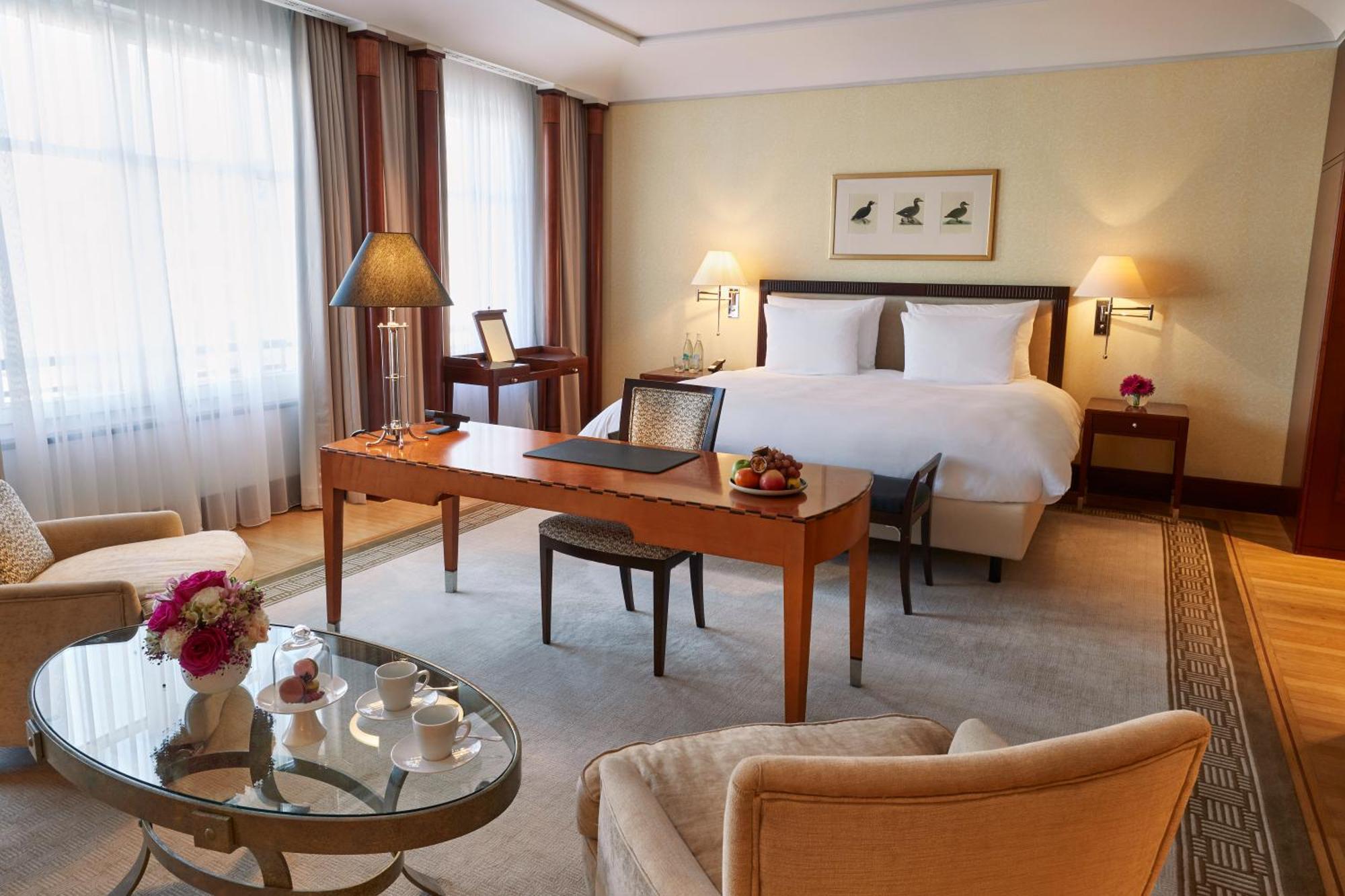 Hotel Adlon Kempinski Berlino Esterno foto A room at the Mandarin Oriental, Munich